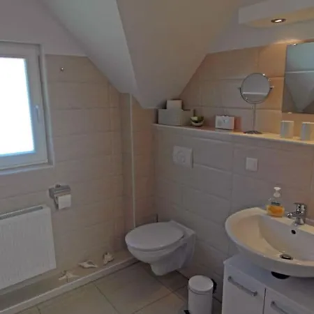 Sea Pine Comfortable * Glowe